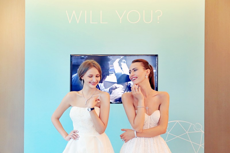 Tiffany Celebrates the 130th Anniversary of the Tiffany® Setting